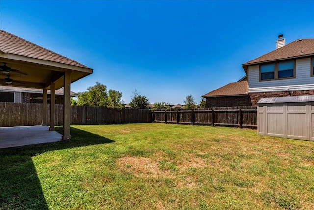 view of yard featuring a patio area, a fenced backyard, and ceiling fan