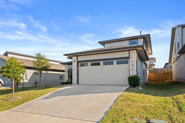 view of front of property featuring a front lawn