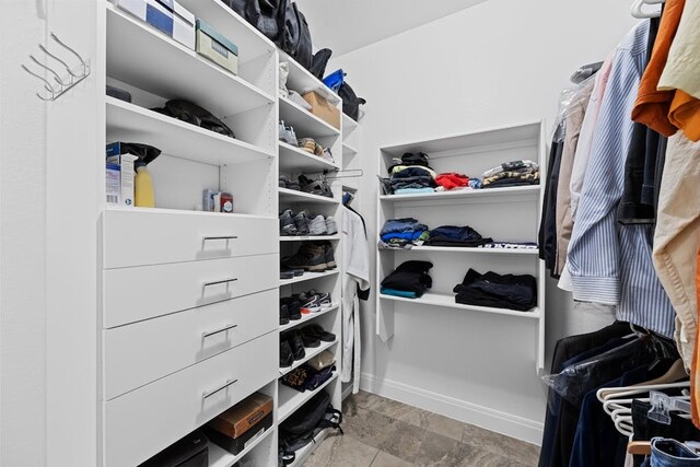 walk in closet featuring light tile patterned flooring