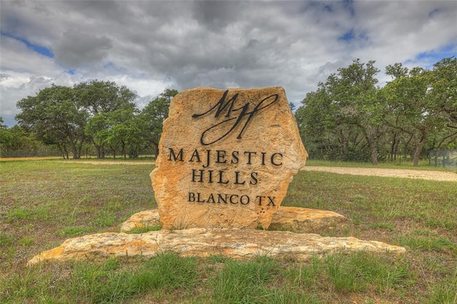 Listing photo 2 for 000 Flickering Sky Cir, Blanco TX 78606