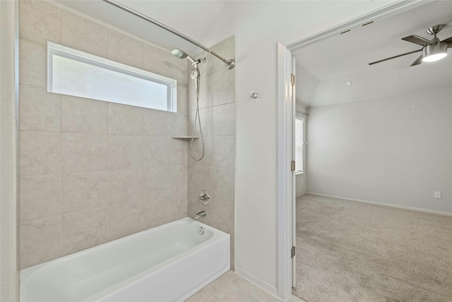 bathroom featuring ceiling fan and tiled shower / bath