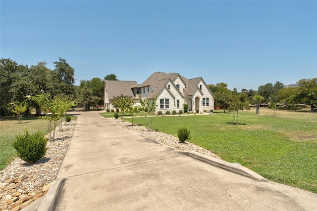 view of front of home featuring a front lawn