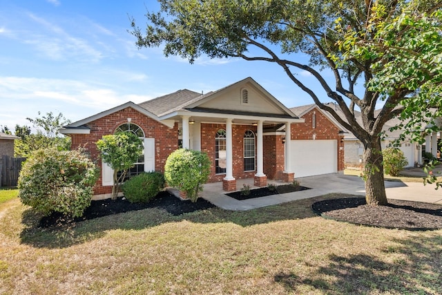 view of front of house featuring a front lawn