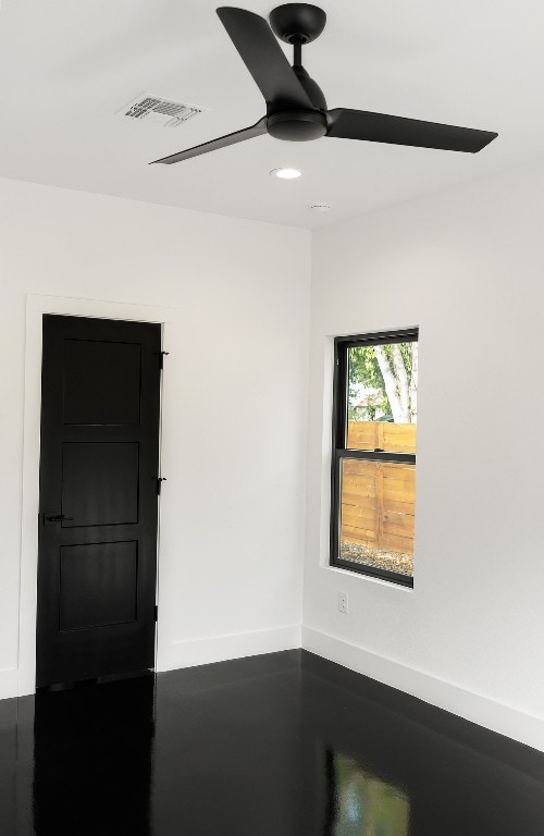 unfurnished room featuring ceiling fan