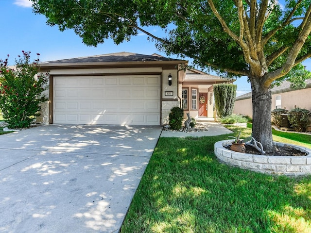 view of front of home featuring a front yard and a garage