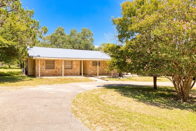 view of front of house with a front yard