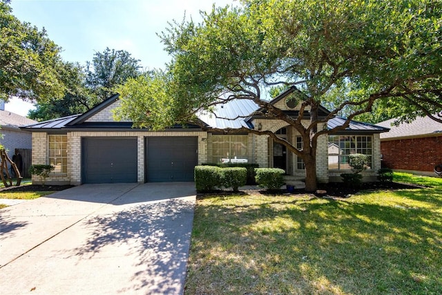 view of front of home featuring a garage and a front yard