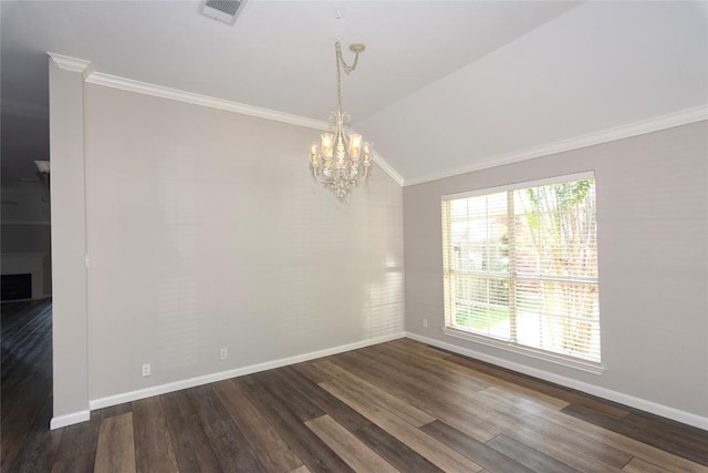 spare room with crown molding, vaulted ceiling, dark wood-type flooring, and a notable chandelier