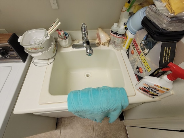 bathroom featuring sink