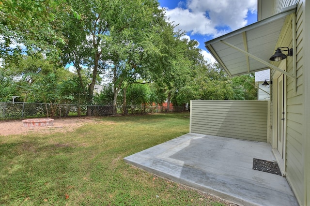 view of yard with a patio area