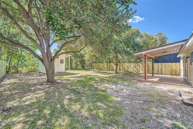 view of yard with an outdoor structure