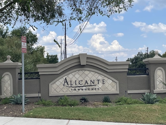 view of community / neighborhood sign