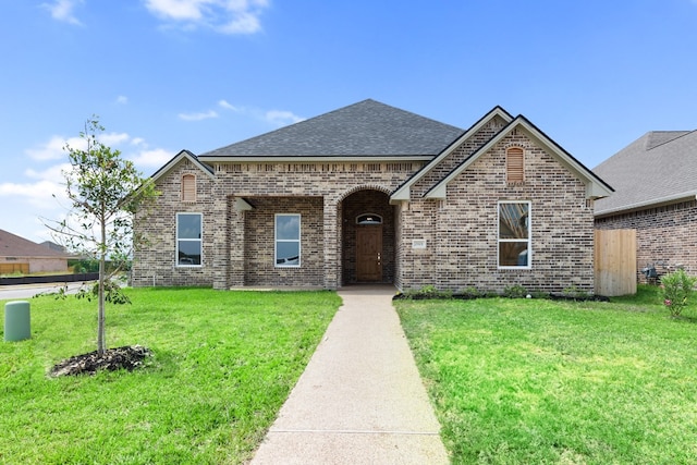 view of front of home with a front lawn