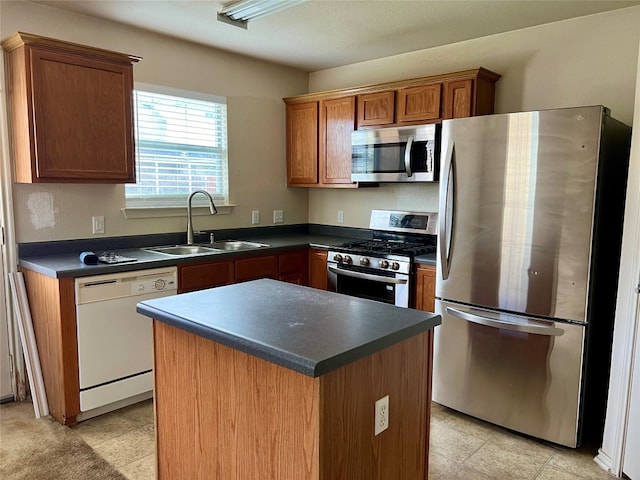 kitchen featuring appliances with stainless steel finishes, a center island, and sink