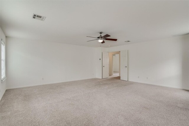 unfurnished room with light carpet and ceiling fan