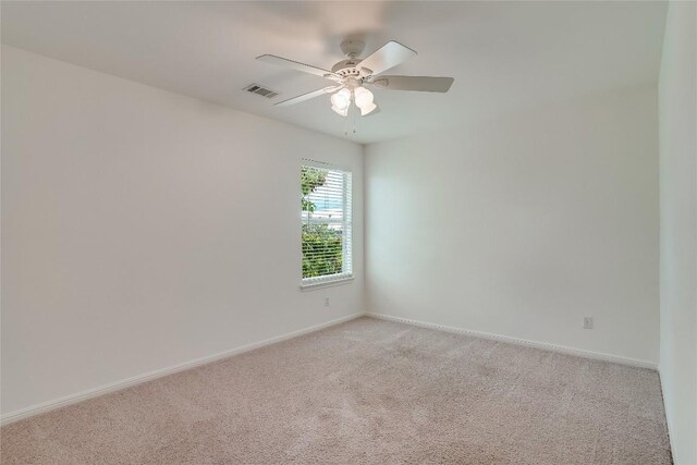 unfurnished room with light carpet and ceiling fan