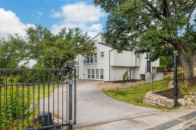 view of front of property with a front lawn