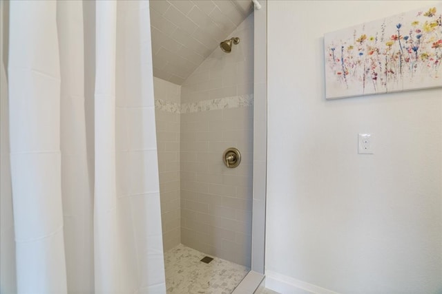 bathroom with lofted ceiling and a shower with curtain