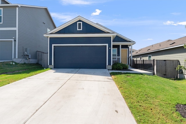 view of front of house featuring a front lawn