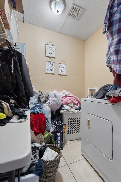 laundry room with washer / dryer, laundry area, visible vents, and light tile patterned floors