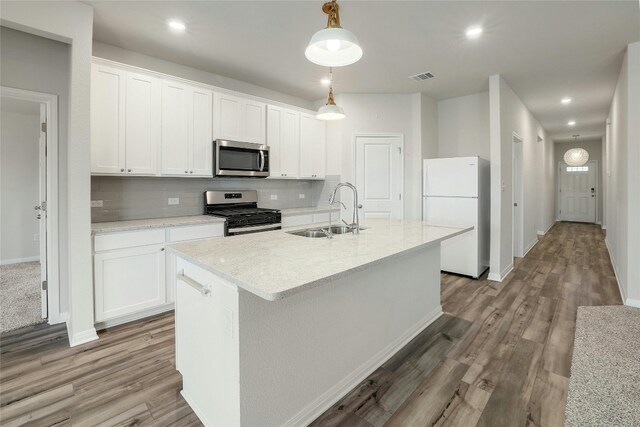 kitchen featuring a sink, visible vents, white cabinetry, and stainless steel appliances