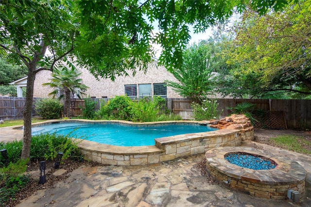 view of swimming pool