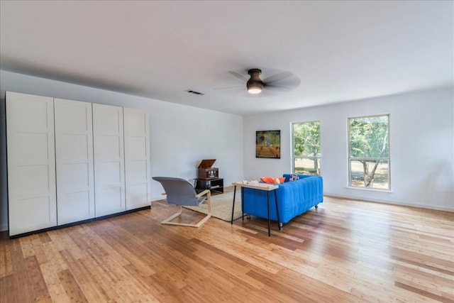 sitting room featuring light hardwood / wood-style flooring and ceiling fan