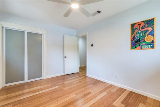 unfurnished bedroom featuring light wood-style floors, baseboards, visible vents, and a ceiling fan