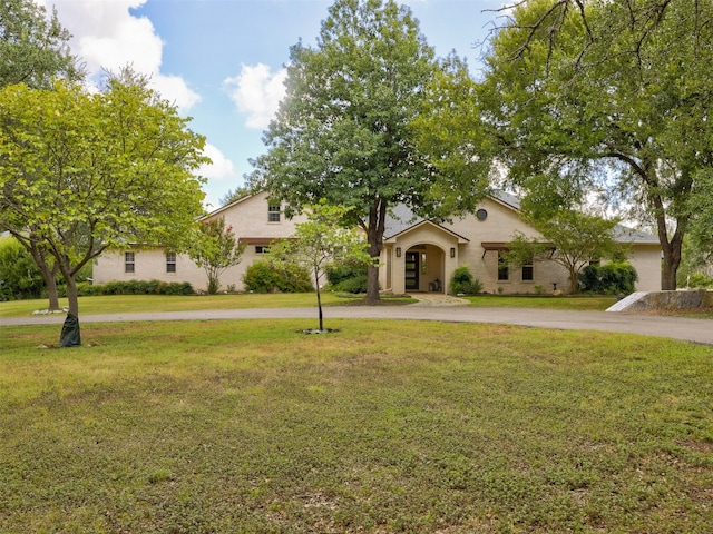 view of front of house with a front yard