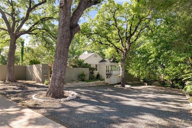 view of front of property