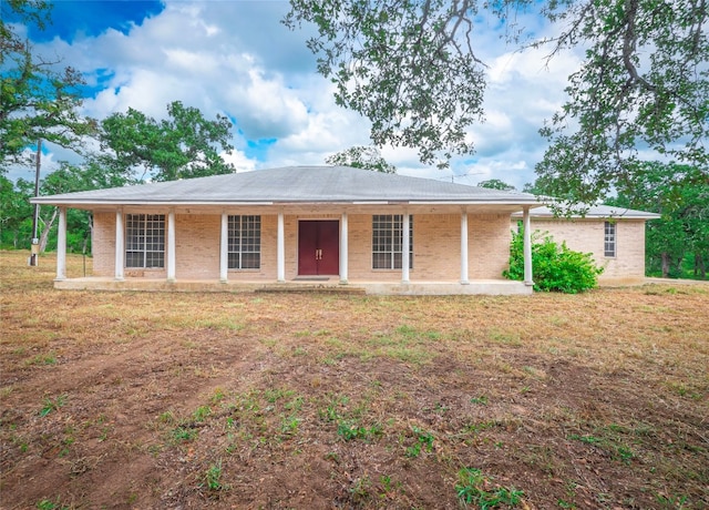 ranch-style home with a front lawn