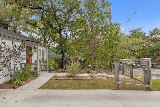 Listing photo 2 for 1196 E M Franklin Ave Unit 2, Austin TX 78721