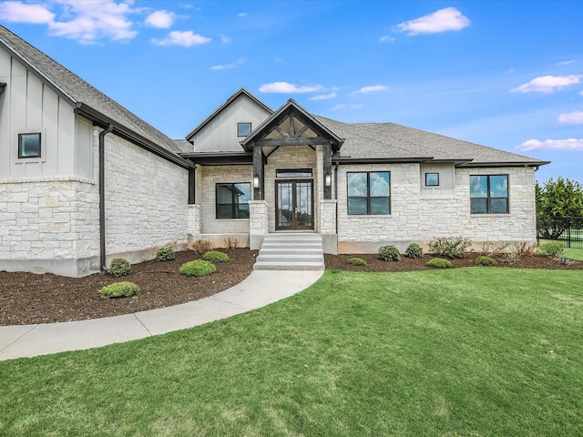 view of front facade with a front yard