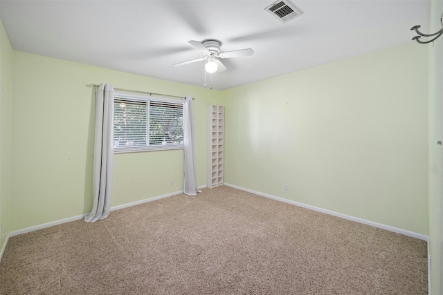 carpeted empty room featuring ceiling fan