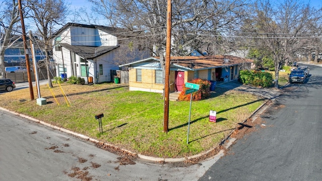 view of front of home featuring a front lawn