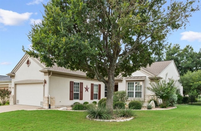 view of front of house featuring a garage and a front yard