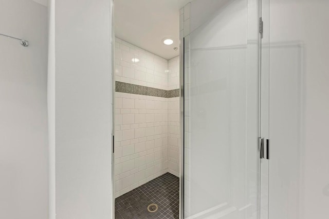 full bath featuring recessed lighting and a shower stall