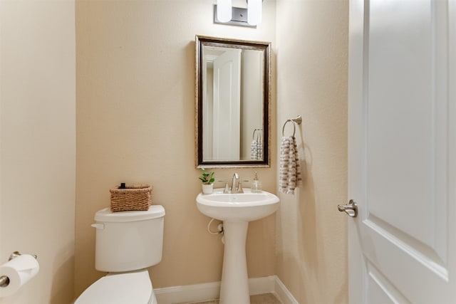203 Maxwell Way, Austin, TX 78738 - bathroom featuring toilet and baseboards