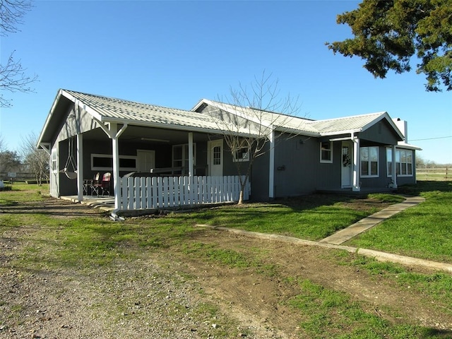 view of front of property with a front yard