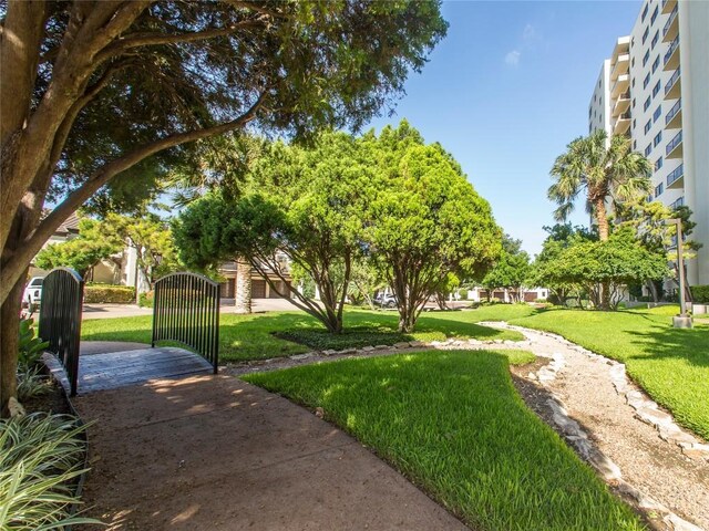 40 N Interstate Highway 35 Unit 8C1, Austin, TX 78701 - view of home's community featuring a lawn