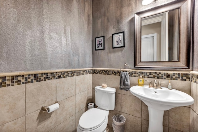4309 Vista Verde Dr, Austin, TX 78732 - half bath with toilet