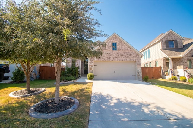 view of front of home featuring a front yard