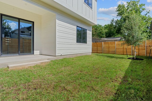 view of yard with a patio area