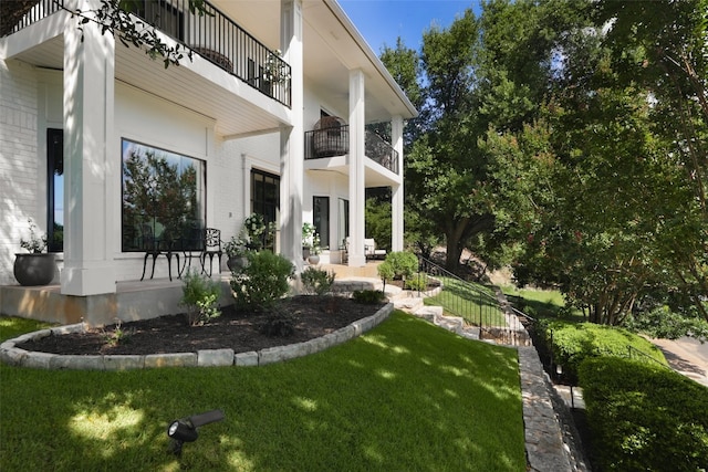 view of yard with a balcony