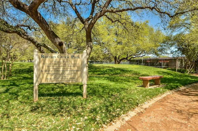 view of property's community featuring a lawn