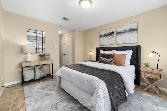 bedroom featuring a closet