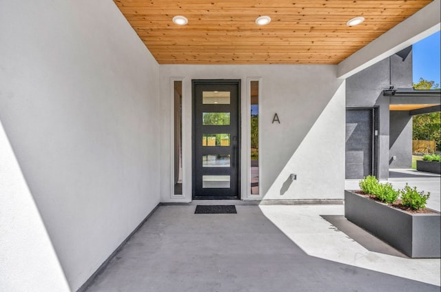 entrance to property with stucco siding