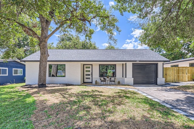 ranch-style house featuring a front lawn