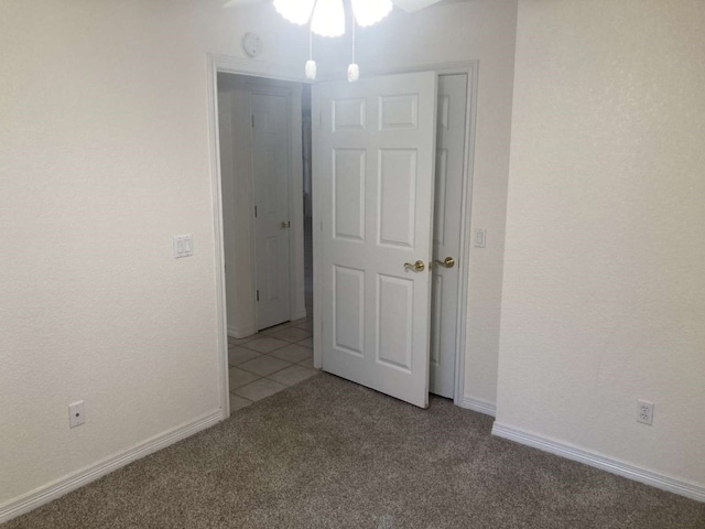 carpeted empty room featuring ceiling fan