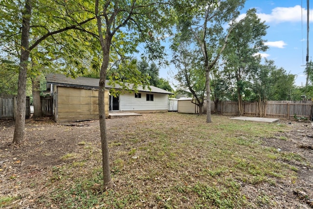 view of yard with a patio area